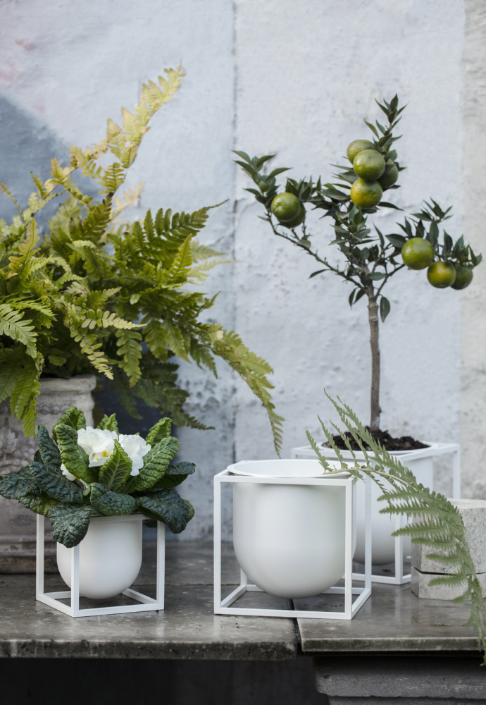 by Lassen Kubus Flowerpot 14, hvit fra by Lassen - Rask levering
