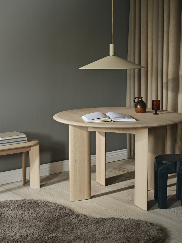 ferm LIVING Bevel Table Round Ø 117 White Oak, Rundt spisebord fra ...
